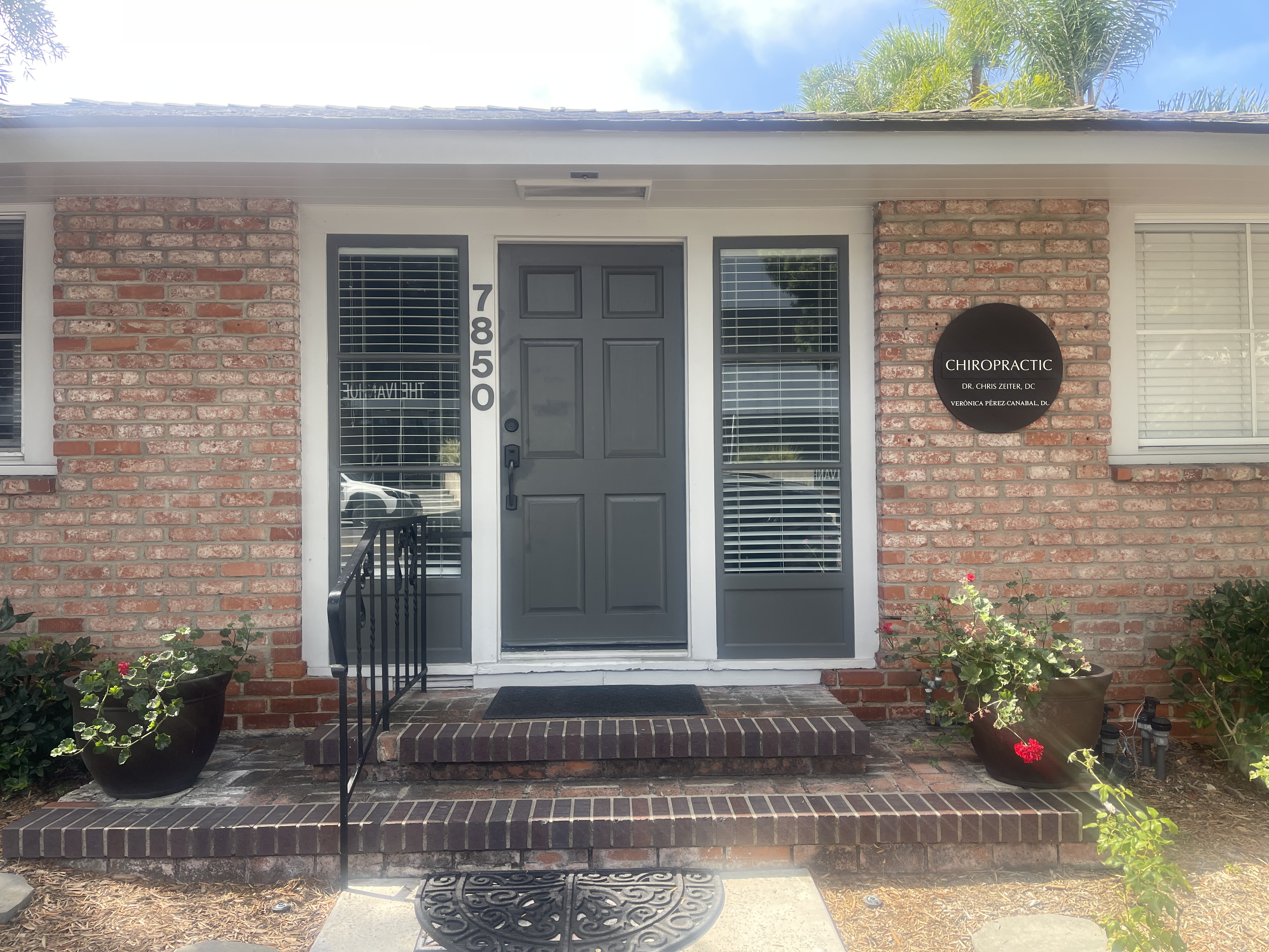 Front entrance to the La Jolla office for Nyluma Bodyworks